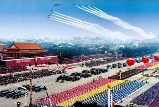 慶祝祖國輝煌，50周年國慶大閱兵高清完整版回顧，慶祝祖國輝煌，國慶大閱兵高清完整版回顧，共襄五十周年慶典盛況