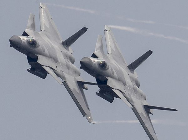 軍事震撼，20架轟炸機傾瀉240枚導(dǎo)彈的力量展示，軍事震撼，20架轟炸機傾瀉導(dǎo)彈力量展示日