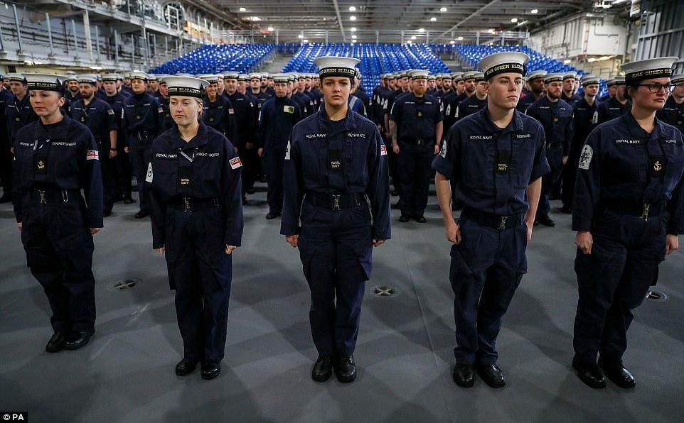 伊麗莎白女王號航母圖片，展現(xiàn)英國海軍力量的驕傲，伊麗莎白女王號航母展示英國海軍力量的風采