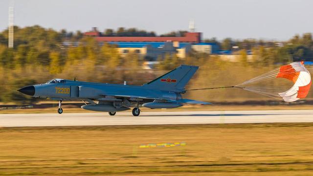 關于2022年殲-7還有多少架的探討，探討，殲-7戰(zhàn)機在2022年的數(shù)量概況
