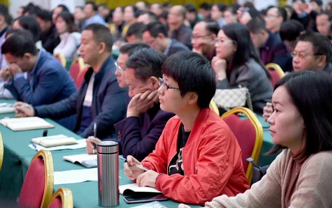 新聞報刊最新一期，深度解讀熱點事件，掌握最新資訊動向，新聞熱點深度解讀，掌握最新資訊動向