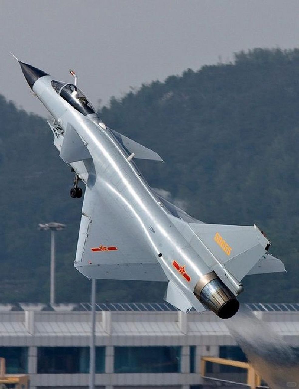 殲-10戰(zhàn)斗機(jī)是幾代機(jī)？全面解析中國(guó)空軍的主力戰(zhàn)機(jī)，中國(guó)空軍主力戰(zhàn)機(jī)殲-10戰(zhàn)斗機(jī)的全面解析，幾代機(jī)？