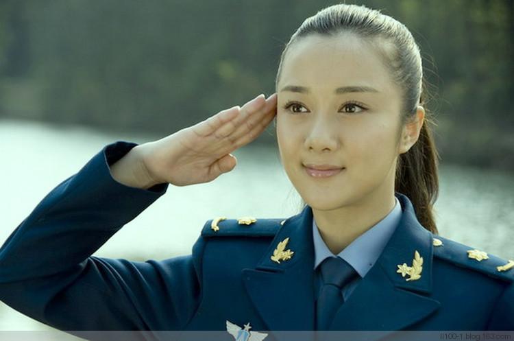最美女兵軍禮，榮耀與責(zé)任并存，最美女兵軍禮，榮耀與責(zé)任的交響