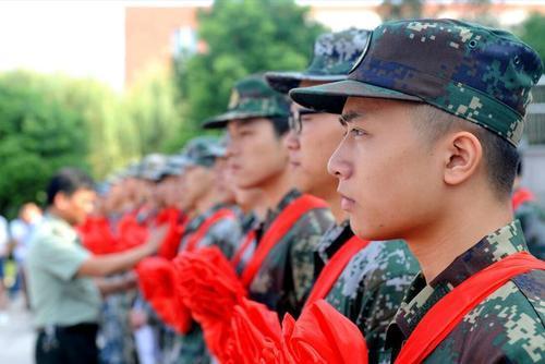 當(dāng)兵的好處，探索軍旅生涯的無(wú)限價(jià)值，軍旅生涯的價(jià)值，當(dāng)兵的好處探索與無(wú)限可能