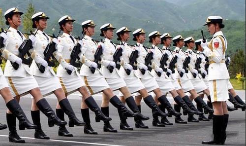 女兵儀仗隊(duì)視頻，展現(xiàn)力量與榮耀的瞬間，女兵儀仗隊(duì)瞬間展現(xiàn)力量與榮耀風(fēng)采的視頻記錄