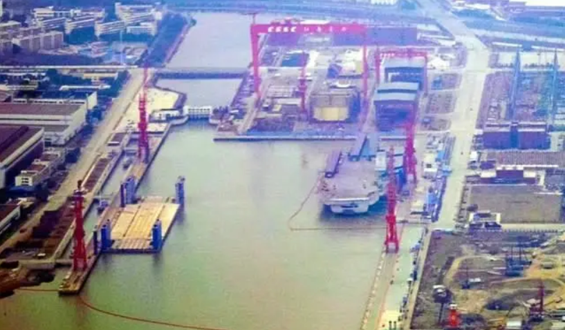 大連004航母建造曝光圖，揭示中國海軍新一代戰(zhàn)艦的輝煌面貌，中國海軍新一代戰(zhàn)艦揭秘，大連004航母建造曝光圖展現(xiàn)輝煌面貌