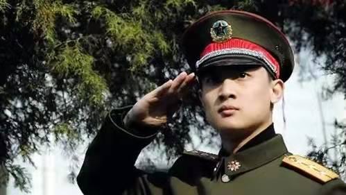 關(guān)于21式新軍裝的價格解析，一套究竟多少錢？，21式新軍裝價格深度解析，一套究竟價值多少？