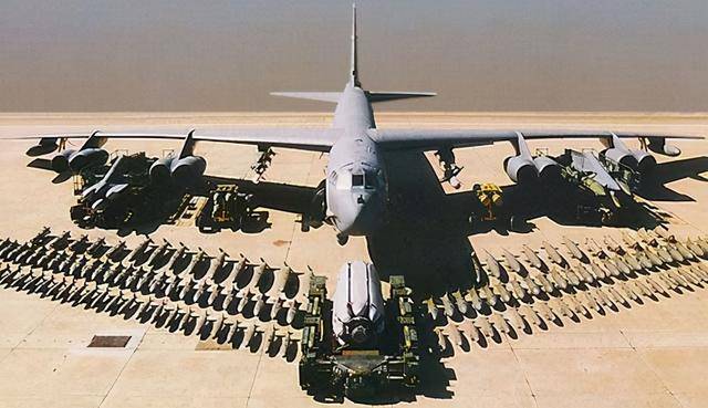 揭秘B-52轟炸機(jī)的傳奇歷程，揭秘B-52轟炸機(jī)的傳奇歷程，空中傳奇的傳奇故事